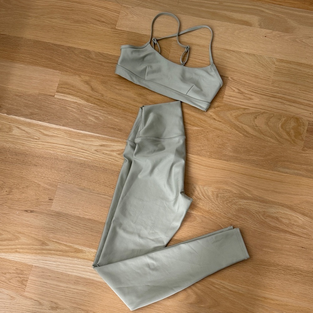Alo limestone Green airlift Set - Sports Bra & Leggings XS - Picture 4 of 9